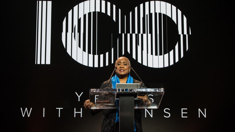 La aclamada cantante de música clásica y jazz y Embajadora de Buena Voluntad Honoraria y vitalicia de ACNUR, Barbara Hendricks, pronuncia el discurso principal en la ceremonia de entrega del Premio Nansen para los Refugiados 2022.