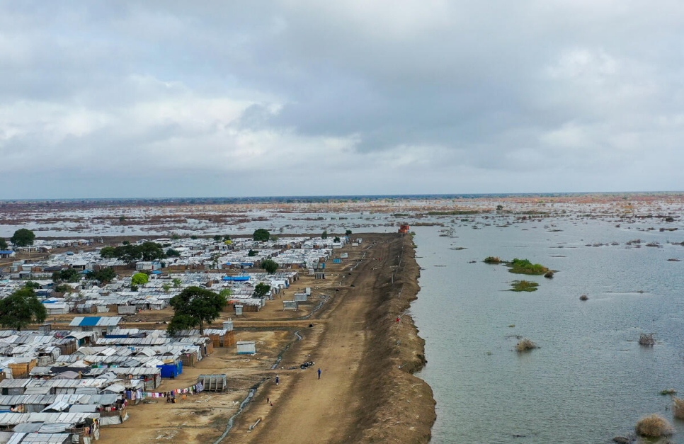 Bentiu, la capital del Estado de Unidad, en Sudán del Sur, se ha convertido en una isla rodeada por las aguas. 