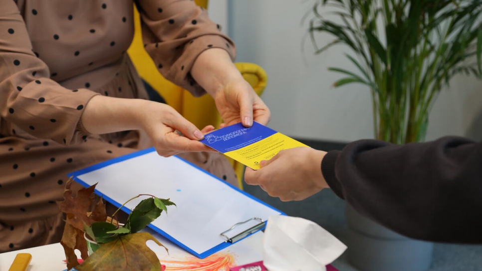 Inna offre une orientation vers des services psychosociaux proposés dans les centres de santé polonais. 