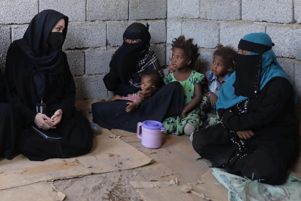 Yemen. UNHCR Special Envoy visits displaced Yemeni women and men in Lahj