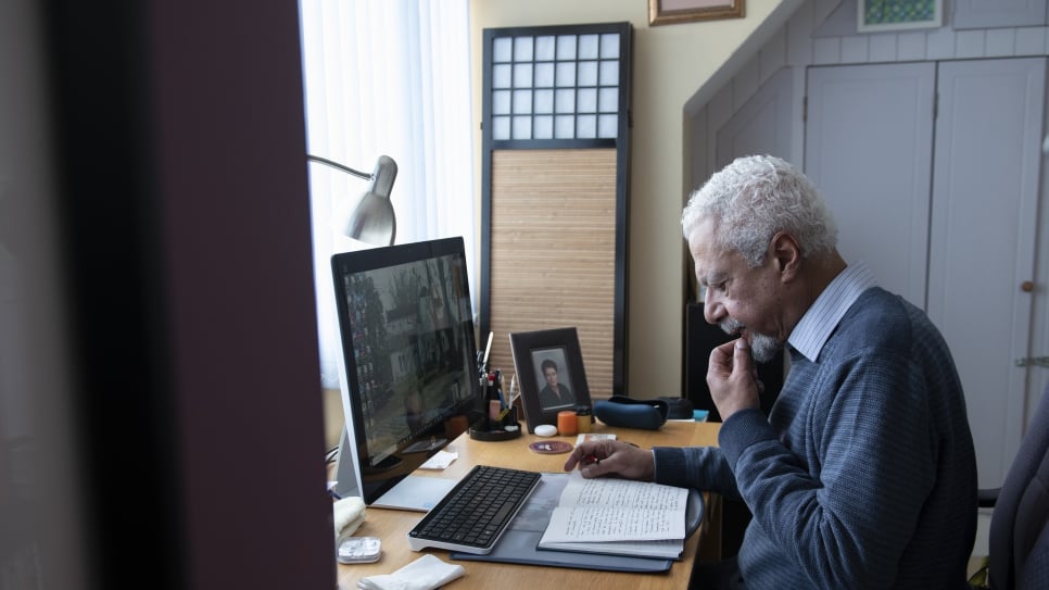 Après une brillante carrière en tant qu'universitaire et écrivain, Abdulrazak Gurnah a accédé à la célébrité littéraire après avoir reçu le prix Nobel de littérature en 2021. 