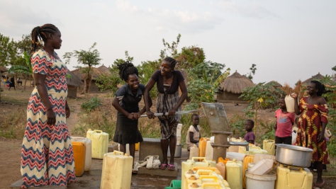 Uganda. South Sudanese refugees at Bidibidi settlement welcome visit of High Commissioner