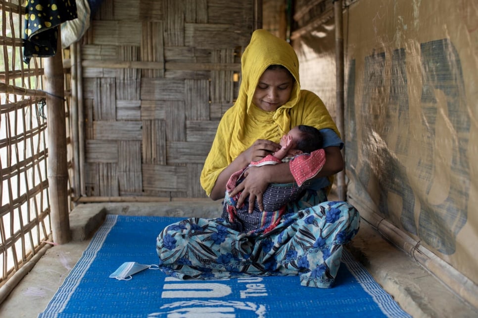 Bangladesh. Community health volunteer helps Rohingya mothers with post-natal care