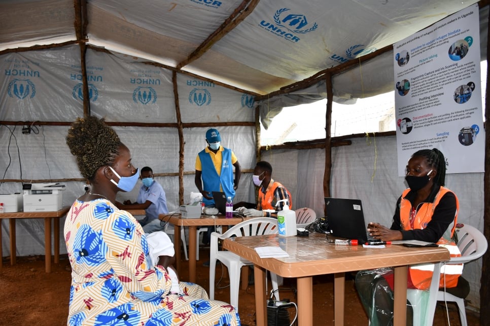 Uganda. Verification exercise for refugees