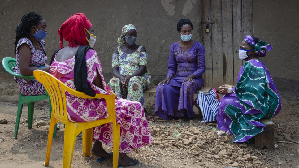 The Nansen Refugee Award regional winner for Africa, Sabuni Francoise Chikunda (right), meets with her fellow refugee women in Nakivale settlement, Uganda.