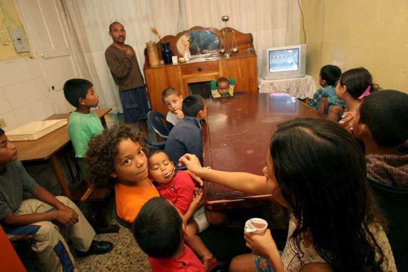 A Catholic organization, Marcelino Pan y Vino, meets newly arrived displaced families at the bus stations and provides them with shelter and assistance to help them get on their feet.