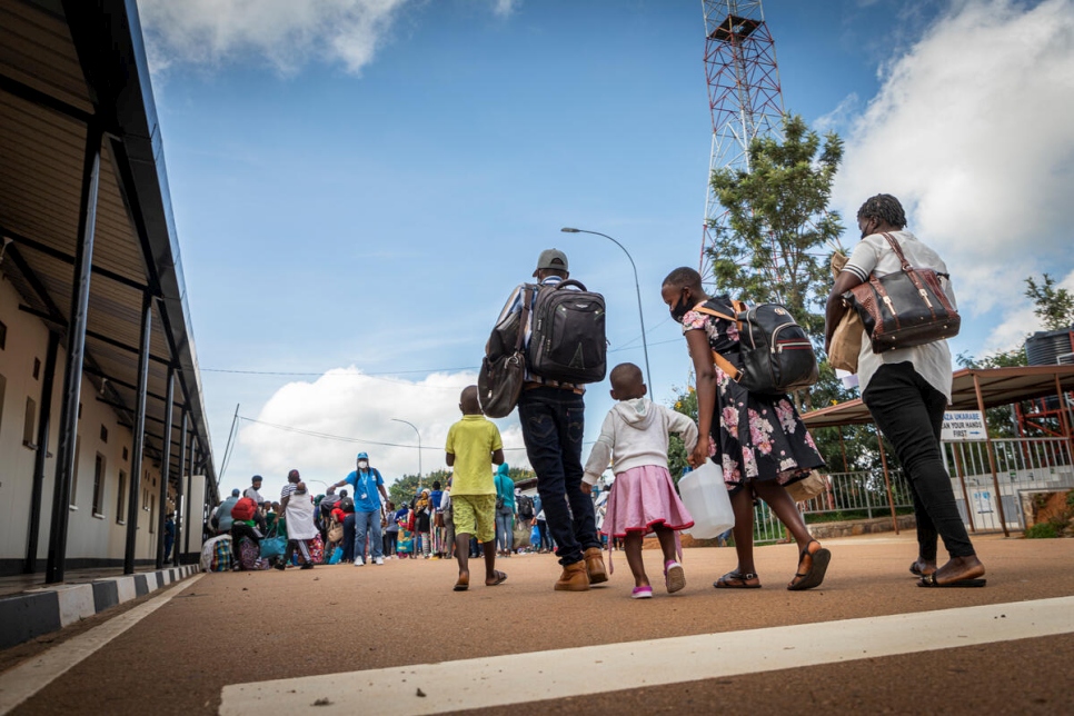 Donatien and his family cross from Rwanda into Burundi at the border crossing in Kirundo Province, Burundi. 