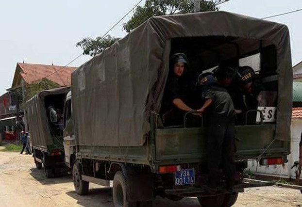 Vietnamese police at Huong Phuong church where a local priest says they clashed with parishioners, April 6, 2016.