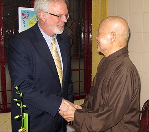 U.S. Ambassador to Vietnam David Shear shakes hands with Unified Buddhist Church of Vietnam leader Thich Quang Do after their meeting in Ho Chi Minh City, Aug. 17, 2012.