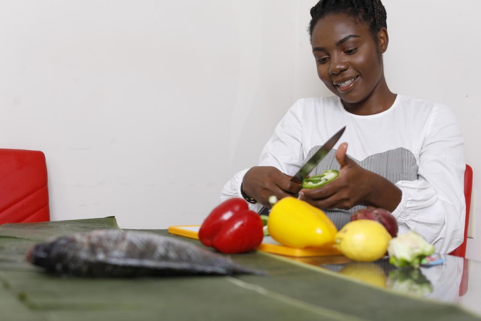 Canada. Christmas cookbook celebrates refugees' recipes from home