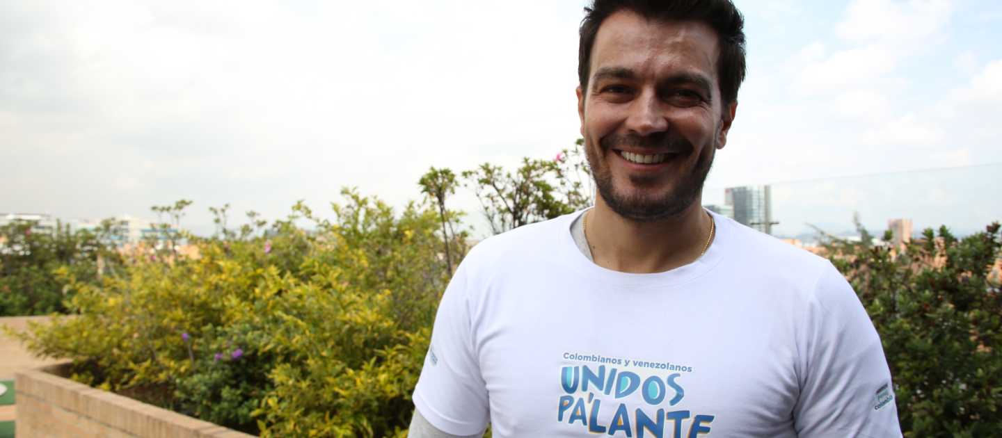 Portrait of HPS Luciano D'Alessandro wearing a 'Unidos Pa'Lante' t-shirt, the slogan of the 'Somos Panas Colombia' campaign which supports the integration between Colombian and Venezuelan people