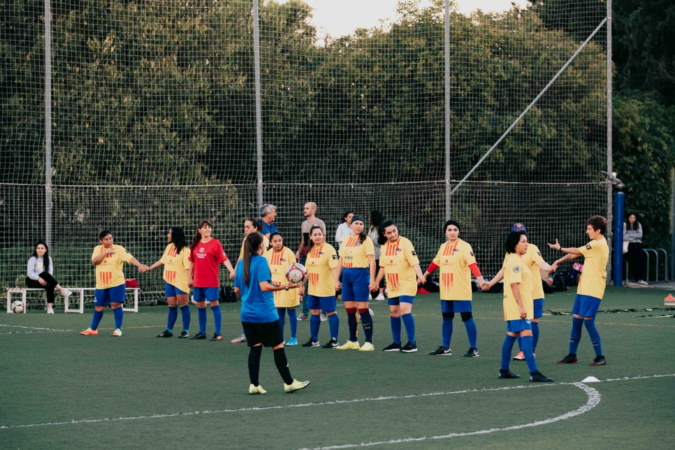 A las integrantes del A. E. Ramassà, el deporte les ayuda a forjar nuevas amistades y les está ayudando en su proceso de integración.