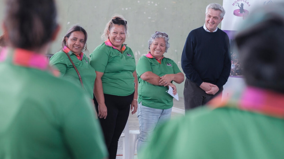 Filippo Grandi, Alto Comisionado para los Refugiados, se entrevistó con integrantes de MOMUCLAA, una organización en Honduras que trabaja con mujeres que han sido desplazadas y que han sufrido otros tipos de violencia.