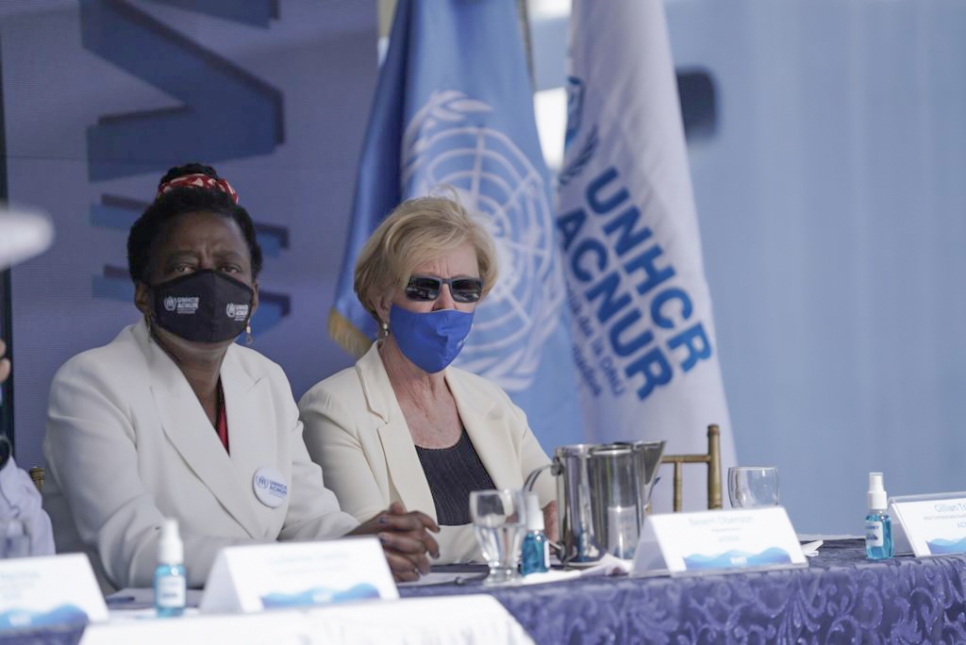 Besem Obenson, Representante de ACNUR en Guatemala (izq.), y Gillian Triggs, Alta Comisionada Auxiliar para la Protección de ACNUR, durante el lanzamiento del proyecto UNIVET.