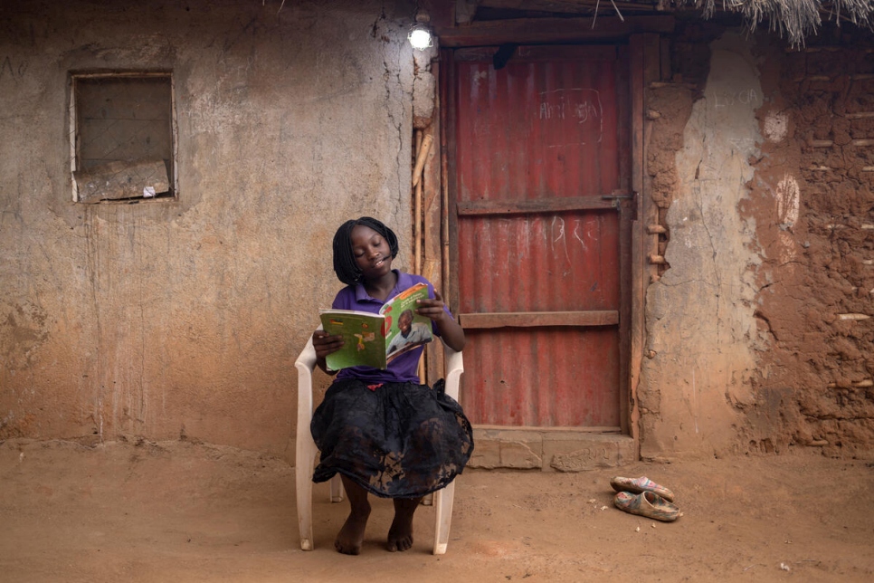 Mozambique. Refugee girl in Maratane settlement