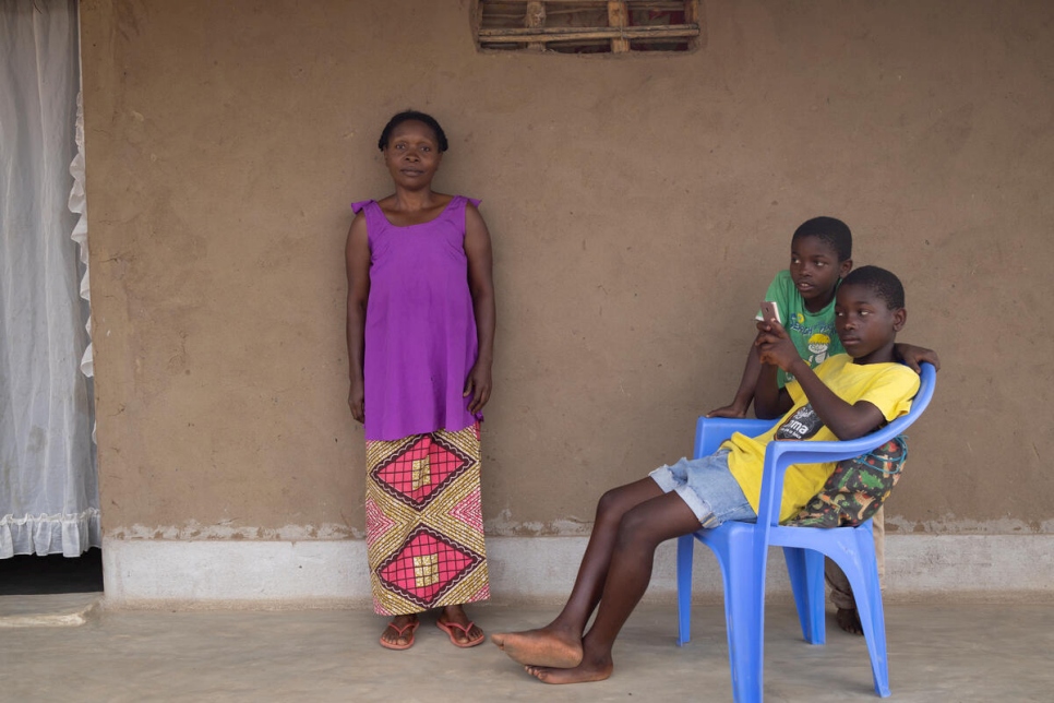 Mozambique. Refugee mother and her children in Maratane settlement 