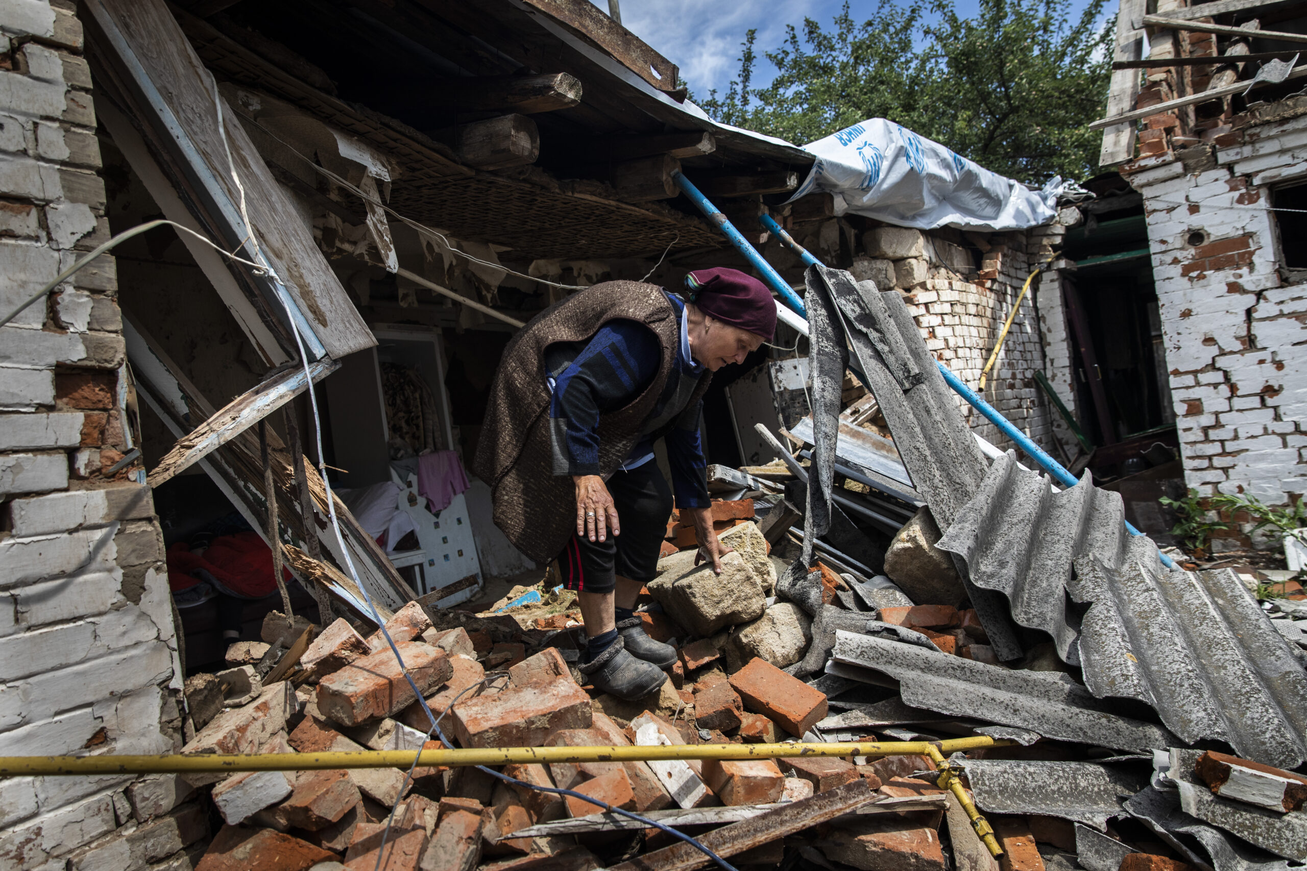 Ukraine. Internally displaced families flee to Lviv to escape conflict further east © UNHCR/Valerio Muscella