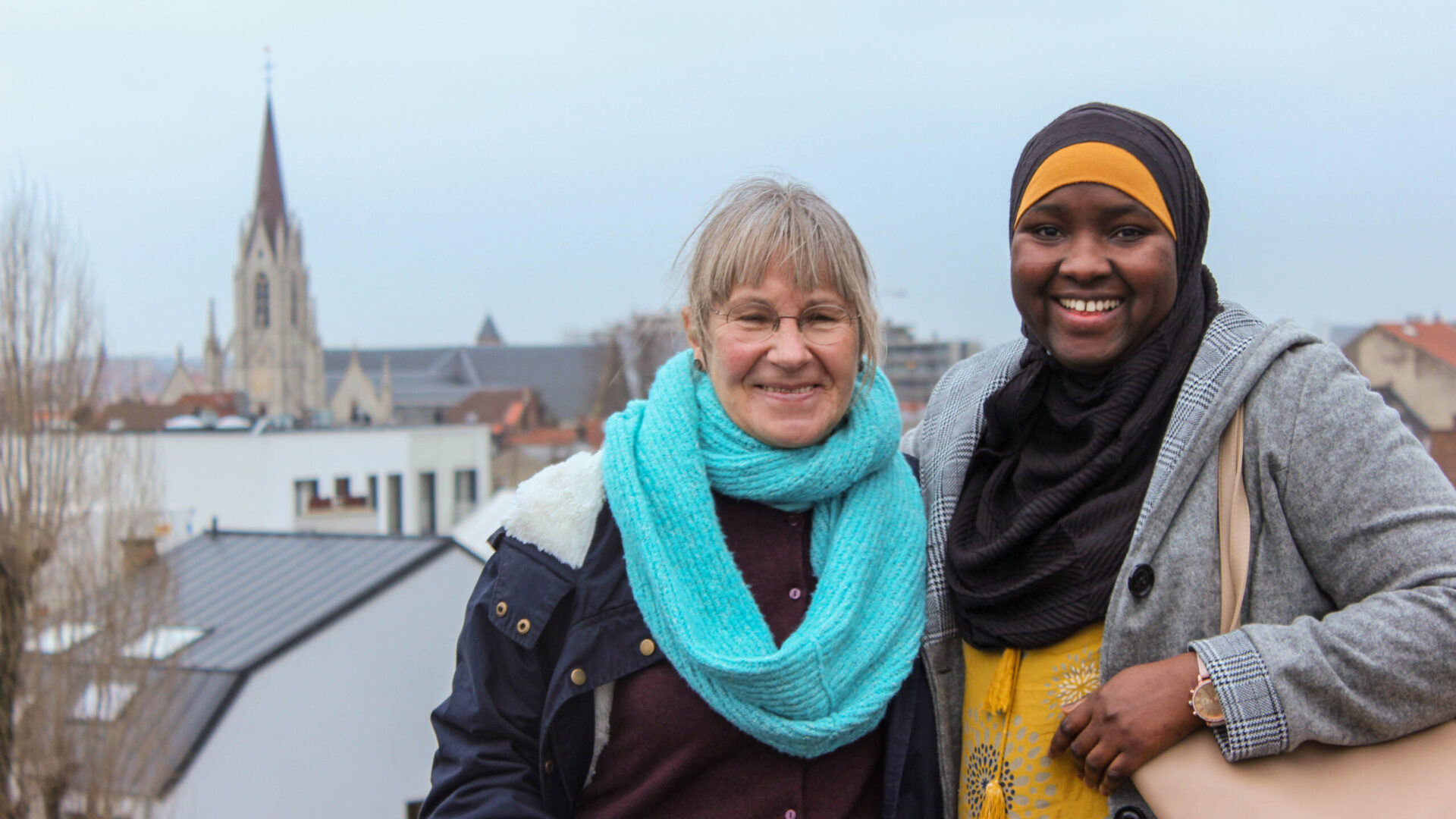 Ameen Jubran, de oprichter van Jeel Albena, ontmoet Juma’ah, die vier jaar geleden Ad Durayhimi moest ontvluchten. © UNHCR/Ahmed Haleem