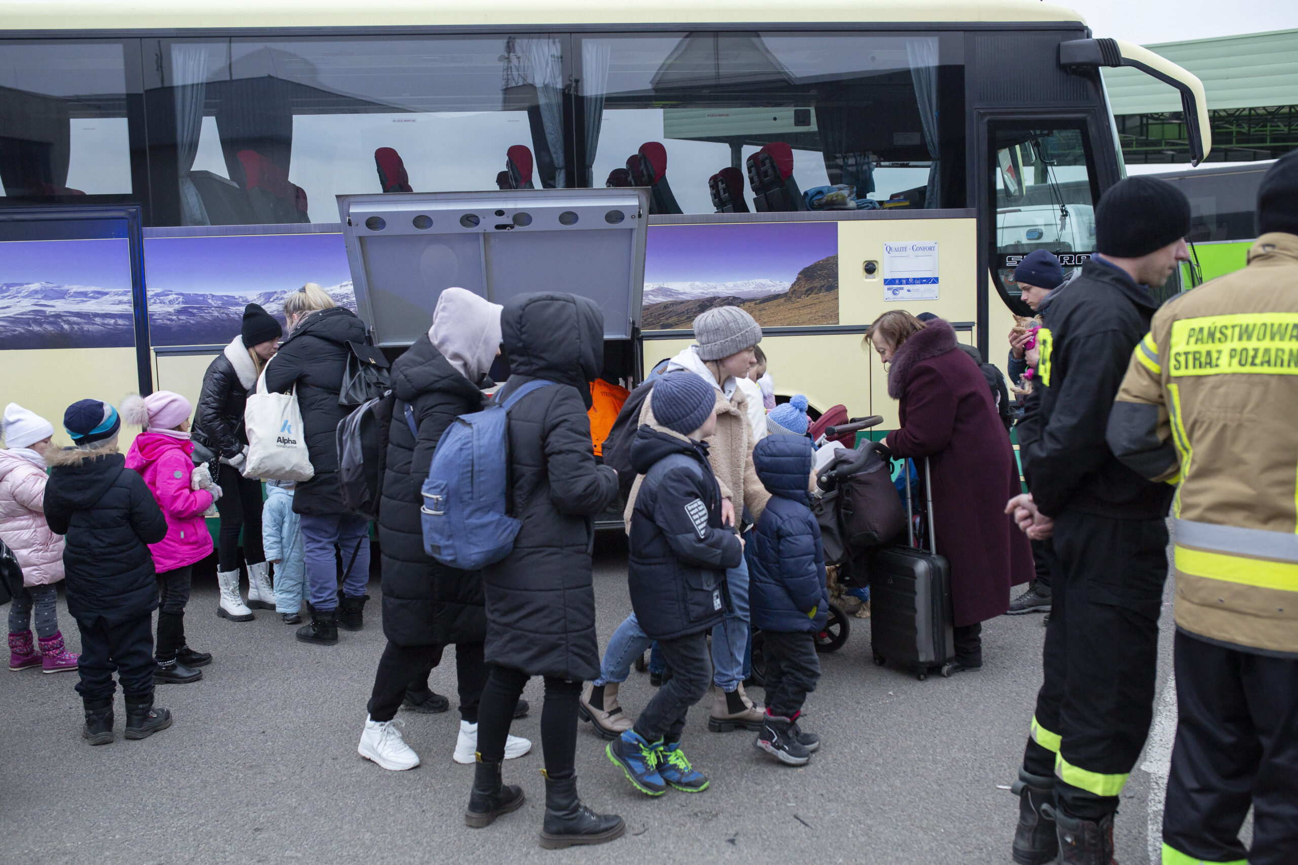 Vluchtelingen uit Oekraïne arriveren in Polen bij de grensovergang Medyka. © UNHCR/Valerio Muscella