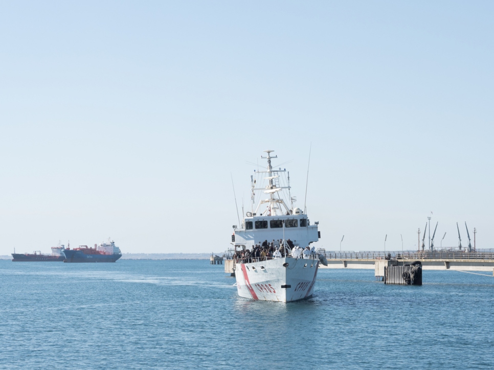 Italy. Coastguard rescues some 1,000 refugees and migrants