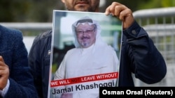  A demonstrator holds picture of Saudi journalist Jamal Khashoggi during a protest in front of Saudi Arabia's consulate in Istanbul, October 5, 2018.