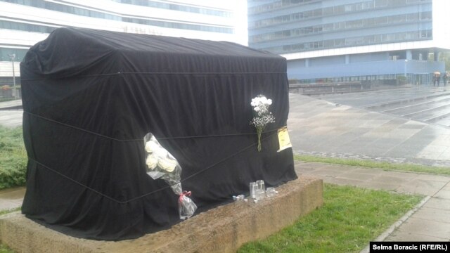 A memorial to months-old Belmina Ibrisevic, who died in a German clinic after delays in getting a passport.
