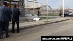The body of the Russian soldier, who was found with stab wounds to his neck, in Gyumri on April 22