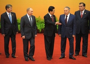 Chinese President Hu Jintao (c) with (from l to r) the leaders of Kyrgyzstan, Russia, Kazakhstan, and Tajikistan at an SCO summit in Beijing, June 7, 2012.