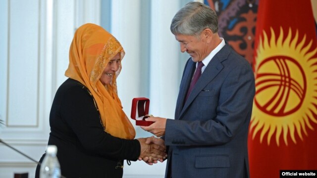Kyrgyz President Almazbek Atambaev handed out awards to a dozen citizens of different ethnic backgrounds who sheltered and saved families on both sides of the ethnic divide in 2010.