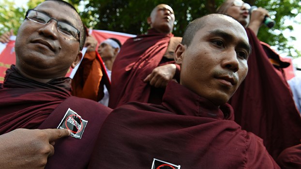 Supporters and monks belonging to the hardline Buddhist group Ma Ba Tha rally outside the US embassy in Yangon, April 28, 2016.