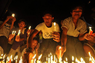 Demonstrators hold a candlelight protest at Sule Paya Pagoda in Rangoon, May 23, 2012. AFP