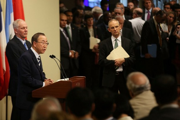 UN Sec-Gen Ban Ki-moon (L) speaks about the conclusion of the UN inspectors' report on chemical weapons use in Syria in New York, Sept. 16, 2013.
