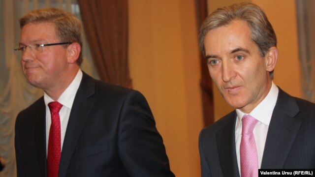 EU commissioner Stefan Fuele (left) meeting with Moldovan Prime Minister Iurie LeancÄƒ
