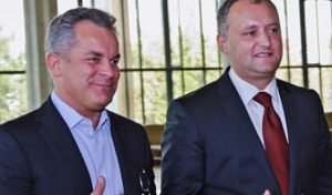 Moldovan Democratic Party leader Vlad Plahotniuc (L) and President Igor Dodon (Source: jurnal.md)