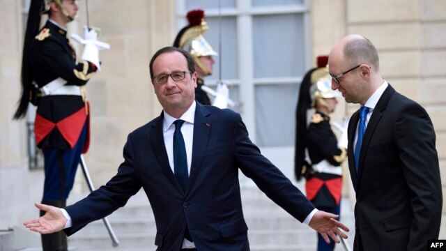 French President Francois Hollande (left) with Ukrainian Prime Minister Arseniy Yatsenyuk in Paris last week. 