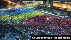 Protesters held blue, yellow, and red placards representing the Romanian flag, shouting, 'Thou shalt not steal,' 'A thief, two thieves, three thieves, all thieves,' and 'Down with corruption.'