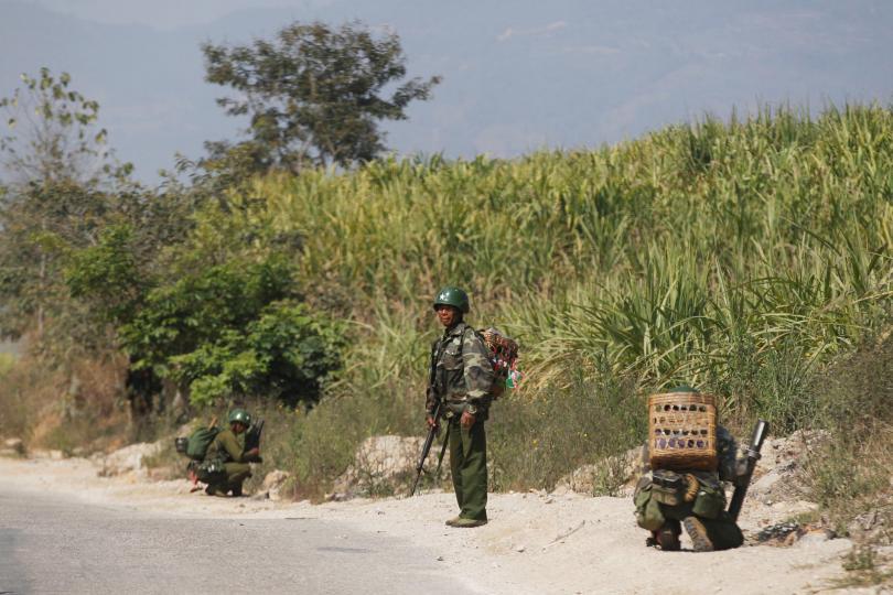 Myanmar army soldiers take positions near Laukkai, February 17, 2015.