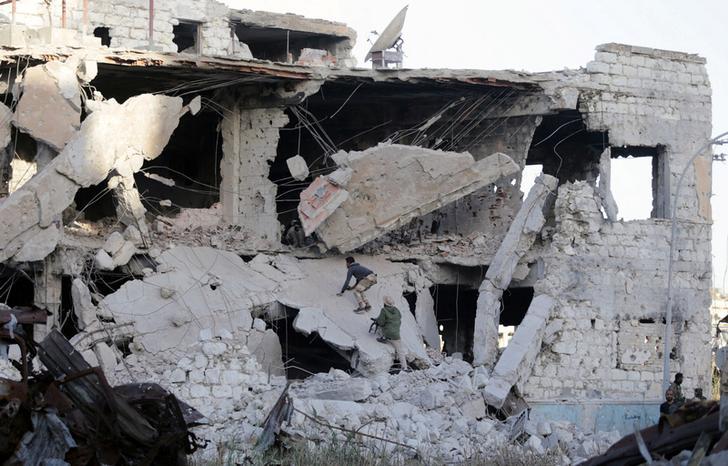 Members of the Libyan National Army climb a destroyed building during clashes with opposing forces from the Benghazi Revolutionaries Shura Council, in Sidi Khreibish neighborhood in Benghazi, Libya, November 10, 2017.