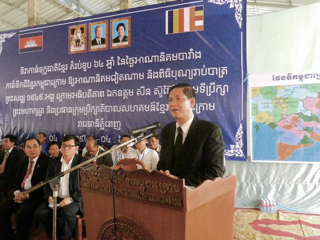 Thach Setha speaks to Khmer Krom on the 64th anniversary of the loss of their land in Phnom Penh, June 4, 2013.