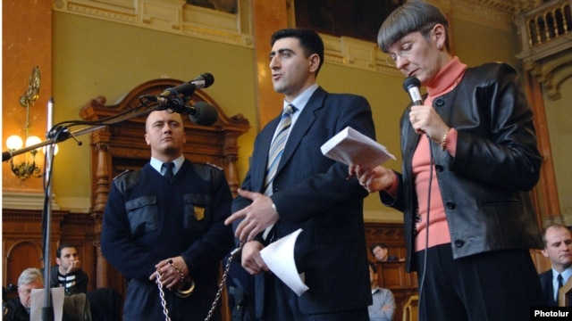 Azerbaijani military officer Ramil Safarov (center) testifies at his trial in Budapest in April 2006 to having hacked to death an Armenian soldier over an 'insult.'