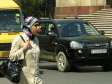 Headscarves are increasingly more common in Baku (RFE/RL)