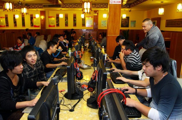 Netizens at an Internet cafe in Zhejiang province, Nov. 2, 2012.