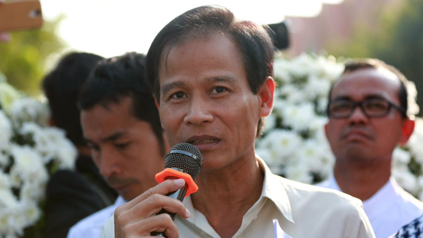 Chea Mony, former president of the Free Trade Union of the Workers of the Kingdom of Cambodia, speaks to reporters in Cambodia's capital Phnom Penh, Jan. 22, 2016.