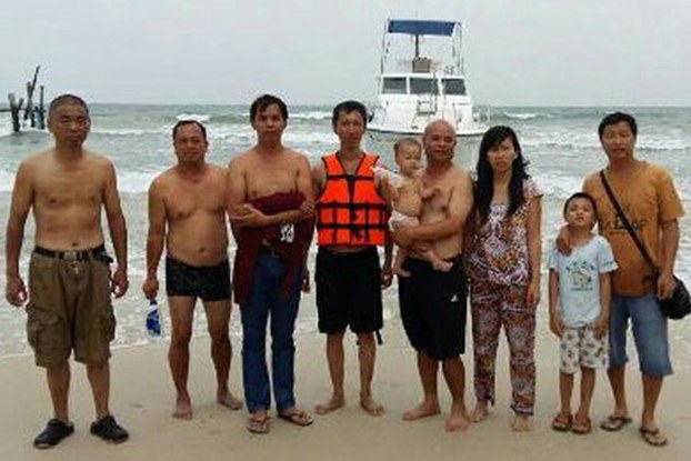 A group of Chinese asylum-seekers trying to reach Australia in a private yacht lands in southern Thailand after their vessel took on too much water, Mar. 1, 2016.