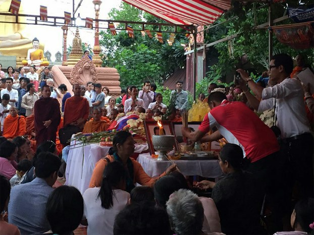 Slain activist Kem Ley's body lies in the Buddhist temple Watt Bodhiyarame in the Cambodin capital Phnom Penh, on July 10, 2016.