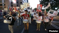 Armenians in July 2016 demonstrate in support of opposition gunmen who seized a police station.