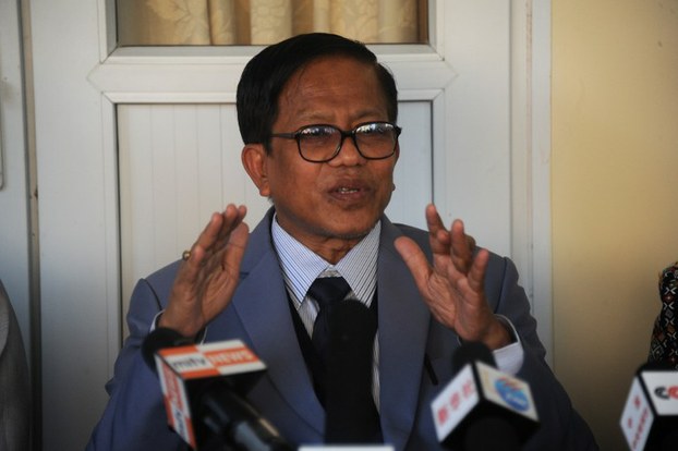 Naing Han Thar talks to reporters during the seventh round of cease-fire talks at the Myanmar Peace Center in Yangon, March 30, 2015.