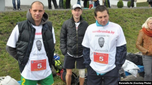 The activists were arrested after a marathon in Minsk that they ran wearing T-shirts bearing the likeness of Mikalay Statkevich, a former presidential candidate who is currently in jail.