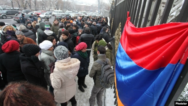 Armenians protest in front of the National Assembly building against the ratification of the controversial gas agreement with Russia in Yerevan on December 23.