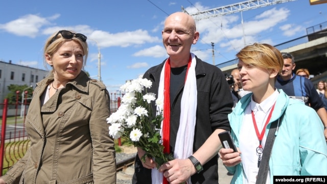 Ales Byalyatski is welcomed at Minsk's railway station by his family on June 21.